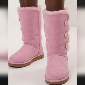 Ugg Kids Sz 3 or Women's Sz 5 Bailey Button Triplet In Rose Quartz
